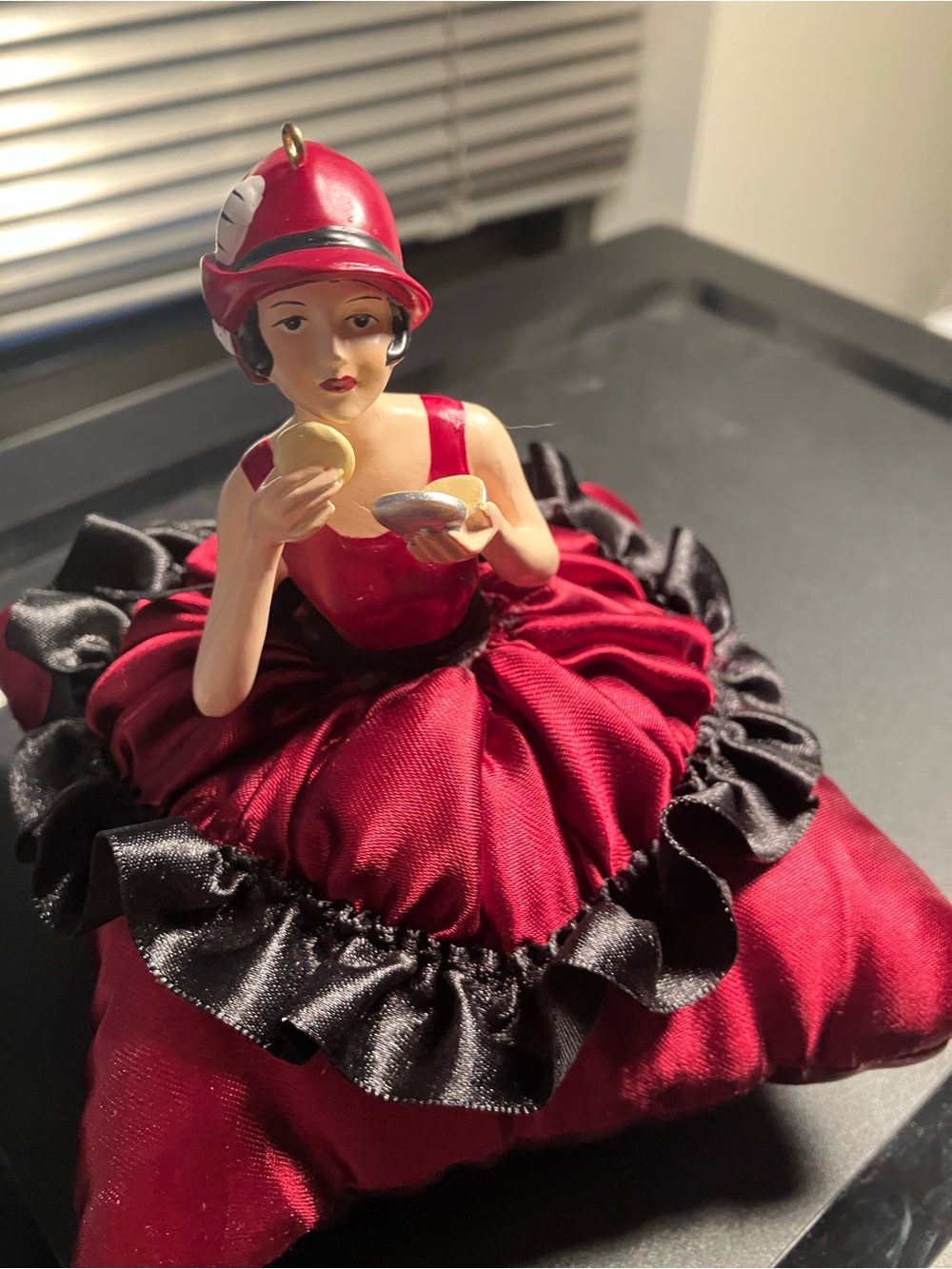 Pin cushion vintage porcelain 1/2 doll deco women hat wine color